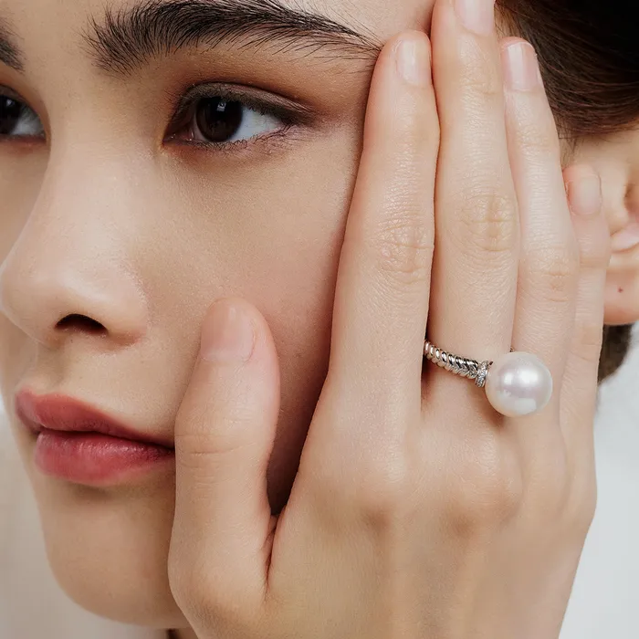 Rings Pearly Lustre 18K Gold Edison Pearl Ring KR00110