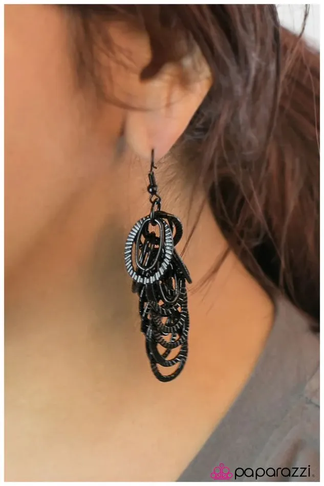 Earrings Paparazzi Jewelry Paparazzi Earring Come to a Close BLACK