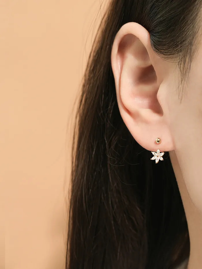 MinimalBijoux Earrings 14K Gold 6 Petal Flower Curve Piercing 20G