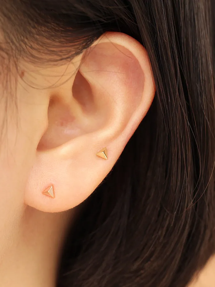 PreStyled Sets MinimalBijoux 14K Gold Tiny Pyramid Internally Threaded Labret Piercing 18G16G