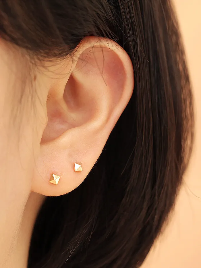 PreStyled Sets MinimalBijoux 14K Gold Tiny Pyramid Internally Threaded Labret Piercing 18G16G