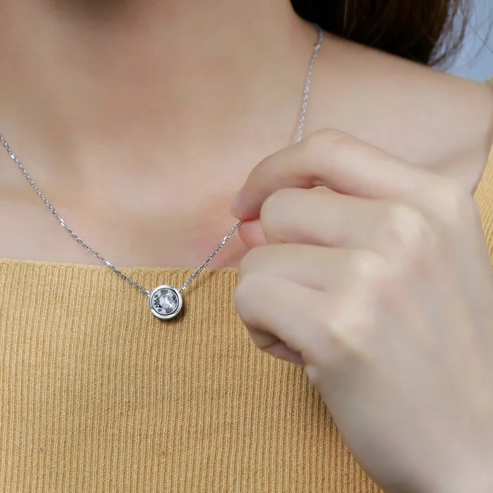 Luxus Moissanite Rings Jewelry Necklaces 14k White Gold Bezel Set Moissanite Necklace Pendant 2ct